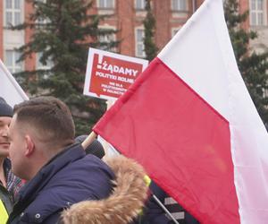 „Zielony Ład=Głód”, „Mleko nie jest z Biedronki”. Te hasła pojawiły się na proteście rolników w Olsztynie