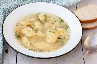 Lubelska zupa chłopska zachwyca. Regionalny przepis na pyszny i niedrogi obiad 