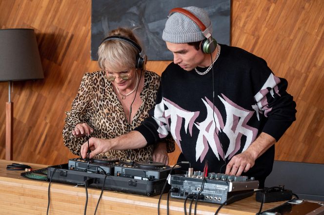 Barwy szczęścia, odcinek 2983: Dj-ka Małgorzata uratuje Feel-Good! Renata i Dominika będą miały co świętować - ZDJĘCIA