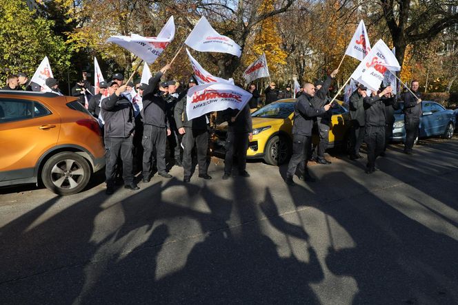 Pikieta służb mundurowych w Warszawie