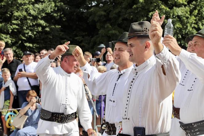 Rozpoczął się 60. jubileuszowy Tydzień Kultury Beskidzkiej. Przyjechało 20 zespołów z całego świata ZDJĘCIA, PROGRAM