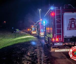 Wypadek z udziałem dwóch osobówek w Dąbrowie! Dwie osoby trafiła do szpitala [ZDJĘCIA]