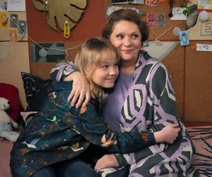 Barwy szczęścia odc. 3225. Emilka (Jessica Frankiewicz), Józefina Rawiczowa (Elżbieta Jarosik)