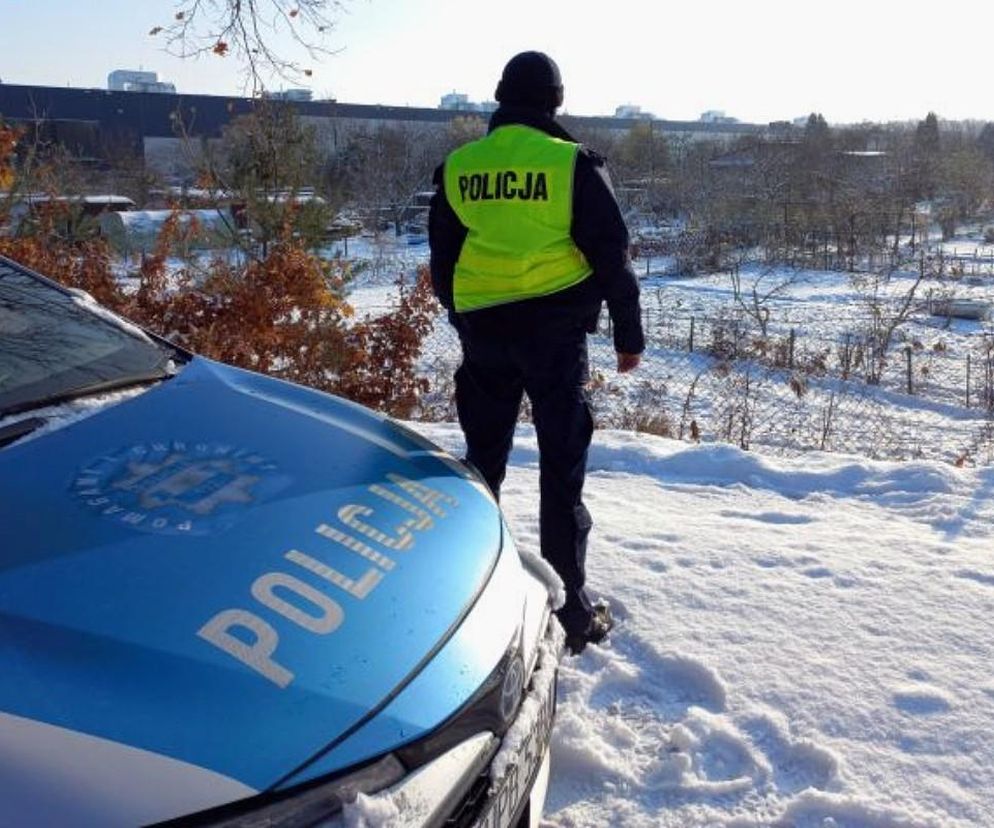 Lód załamał się na stawie pod 40-letnim mężczyzną. Tragedia cztery metry od brzegu