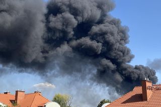 Niebezpieczny pożar w Zabrzu! Na miejscu grupa chemiczna i dziesiątki zastępów straży pożarnej. Groźba ewakuacji i pilny apel do mieszkańców