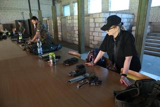  Gosiewska i Chorosińska uczą się przetrwać poza Sejmem 