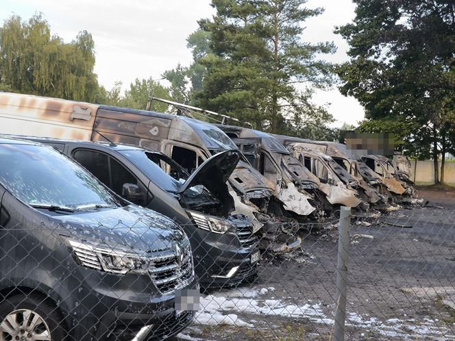 Spalone busy przy ulicy Usługowej w Lesznie