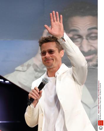 Brad Pitt na premierze filmu Machina Wojenna