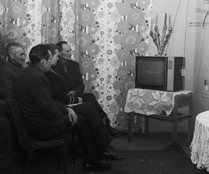 QUIZ. Te programy oglądaliśmy w telewizji w PRL. Jak dobrze je pamiętasz? Sprawdź!