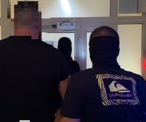 Uśmiechnięty lider gangu w rękach policji. 36-latek wpadł po latach