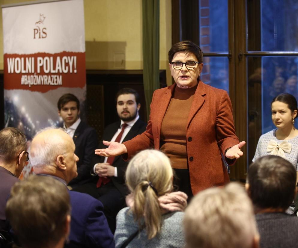 Beata Szydło podczas spotkania z mieszkańcami Krakowa w Hali Sokoła