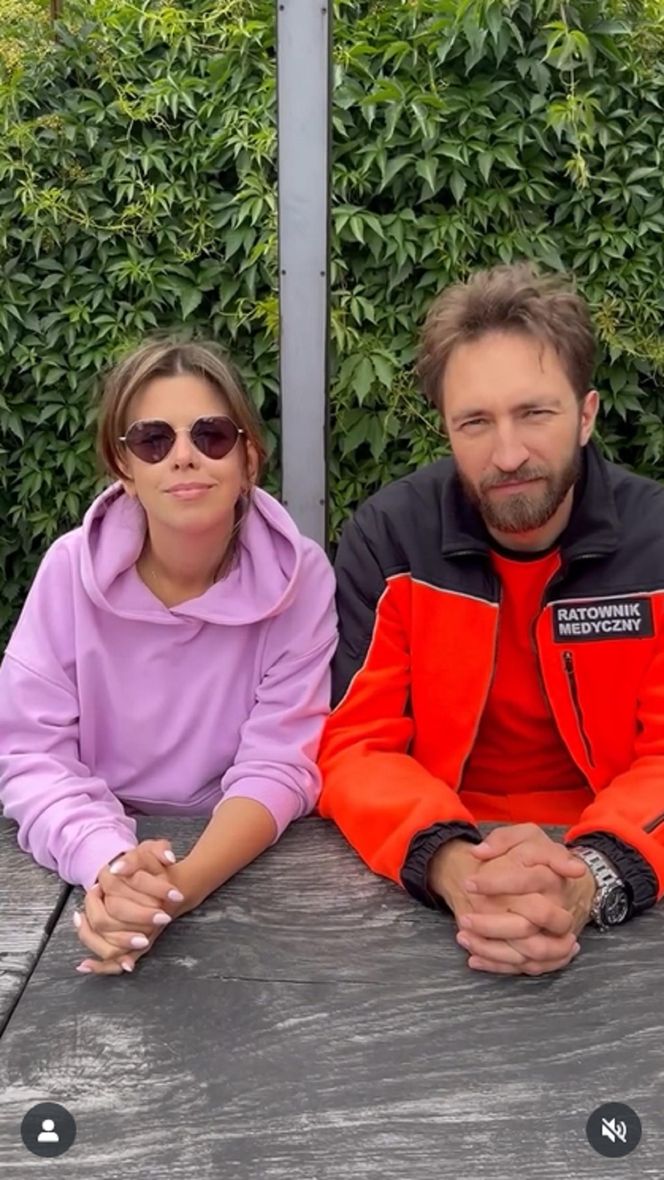 Na sygnale na planie. Piotrek (Dariusz Wieteska), Martyna (Monika Mazur)