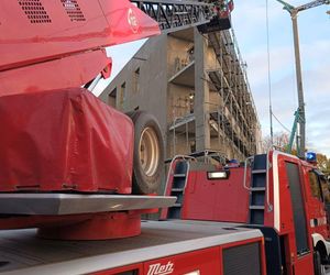 Tajemnicza śmierć na budowie. Ciało mężczyzny między rusztowaniem a ścianą