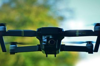 Alarm nad Bałtykiem! Zakłócenia GPS paraliżują region – drony spadają. Co się dzieje?!