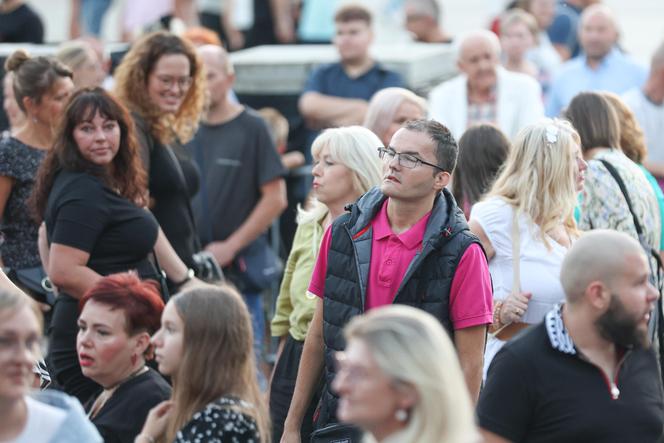 Potańcówka przed teatrem w Katowicach