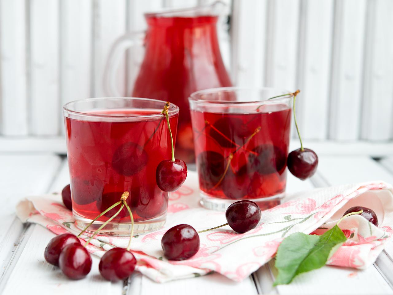 Kompot z czereśni - przepis na 2 słoiki 0,5 l