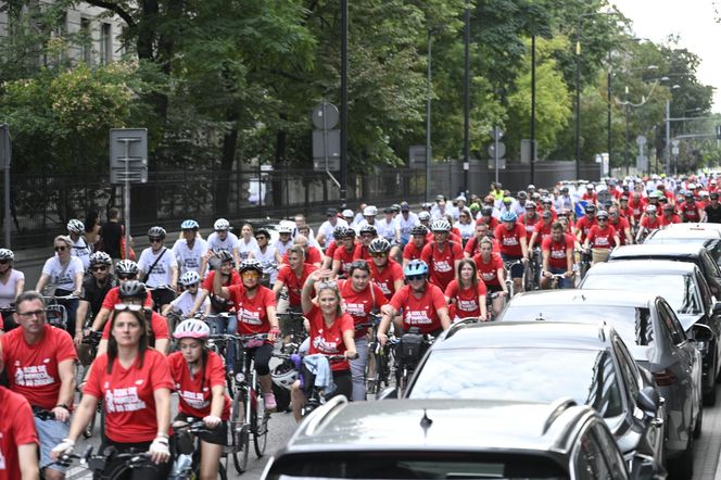 Biało-czerwonym peletonem rowerzyści uczcili Powstanie Warszawskie 