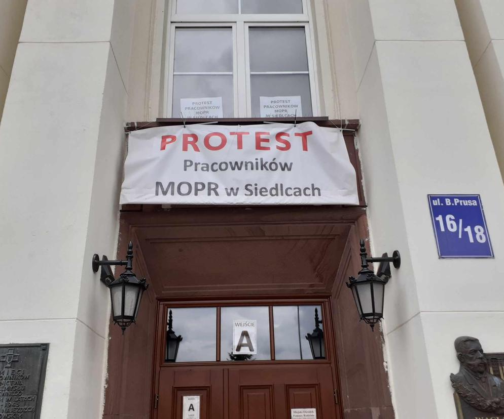 Trwa protest pracowników MOPR w Siedlcach. Walczą „o godziwe wynagrodzenia”