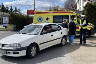 Koszmar na Bielanach. Toyota gruchnęła w pieszego. Polała się krew