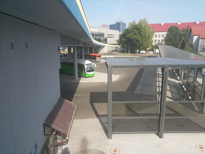 Rzeszów: Dworzec Lokalny za 20 milionów a obok szkło po alkoholu spadające na głowę 