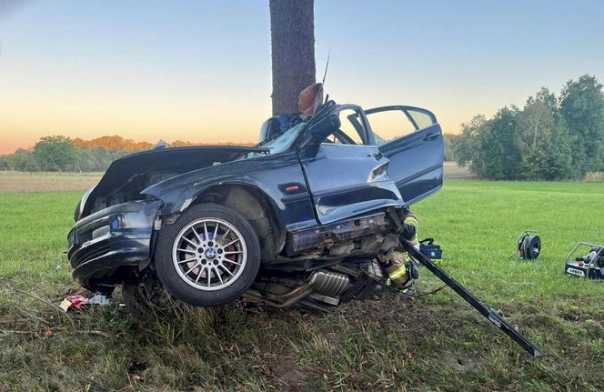Tragiczny wypadek w Zalesiu. Nie żyje 23-letni kierowca BMW