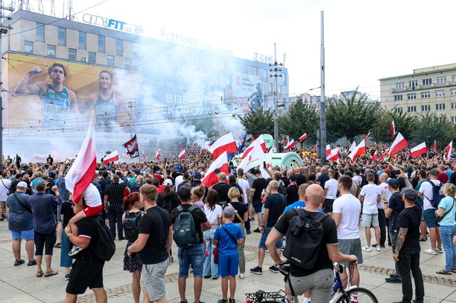 Protest przeciwko imigrantom.Tysiące kibiciów na ulicach Katowic