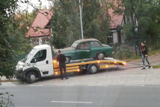 Podjechali pod garaż lawetą i ukradli samochód! Szuka ich policja z Torunia