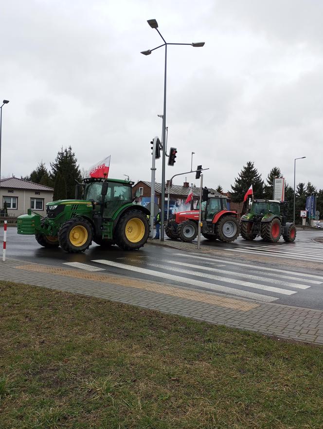 Trwa protest rolników w woj. lubelskim. Blokady są w wielu miejscach w regionie [DUŻO ZDJĘĆ]