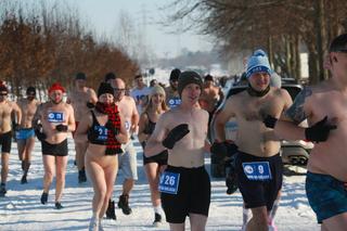 „Im mniej ubrań tym lepiej” Nad Zalewem Zembrzyckim w Lublinie odbył się „bieg na golasa”! 