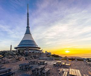 Ještěd, futurystyczny hotel i nadajnik telewizyjny