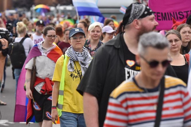 VI Toruński Marsz Równości. Przeciwnicy modlili się w centrum