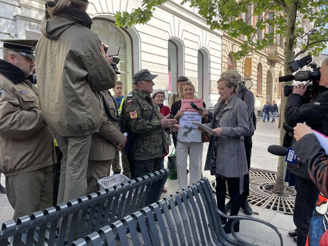 Wielki protest pod urzędem miasta w Łodzi. "Broń lasów Lublinka"