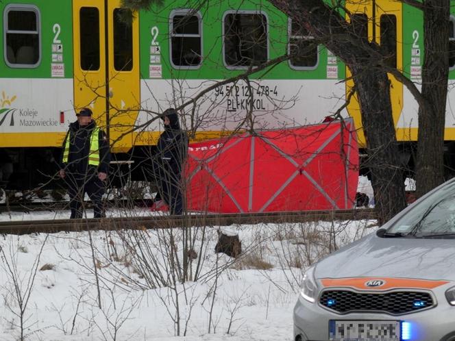 Kolejne potrącenie na „torach śmierci”. Nie żyje mężczyzna. PKP uspokaja i przypomina: „planujemy budowę podziemnych przejść”