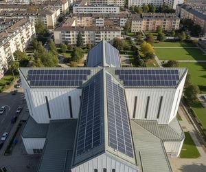 Warszawski kościół z panelami słonecznymi. Co widać tylko z lotu ptaka?