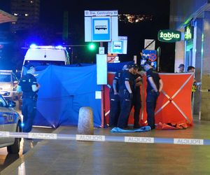 Są zarzuty po brutalnym morderstwie na Dworcu Centralnym. Kilka dni wcześniej bezdomni podźgali się nożami