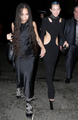 Miley Cyrus, Zoe Kravitz