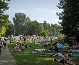 Długi sierpniowy weekend na plaży w Osiecznej