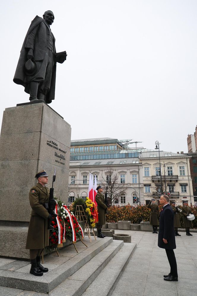 Warszawa. Prezydent Andrzej Duda złożył wieńce przed pomnikami Ojców Niepodległości