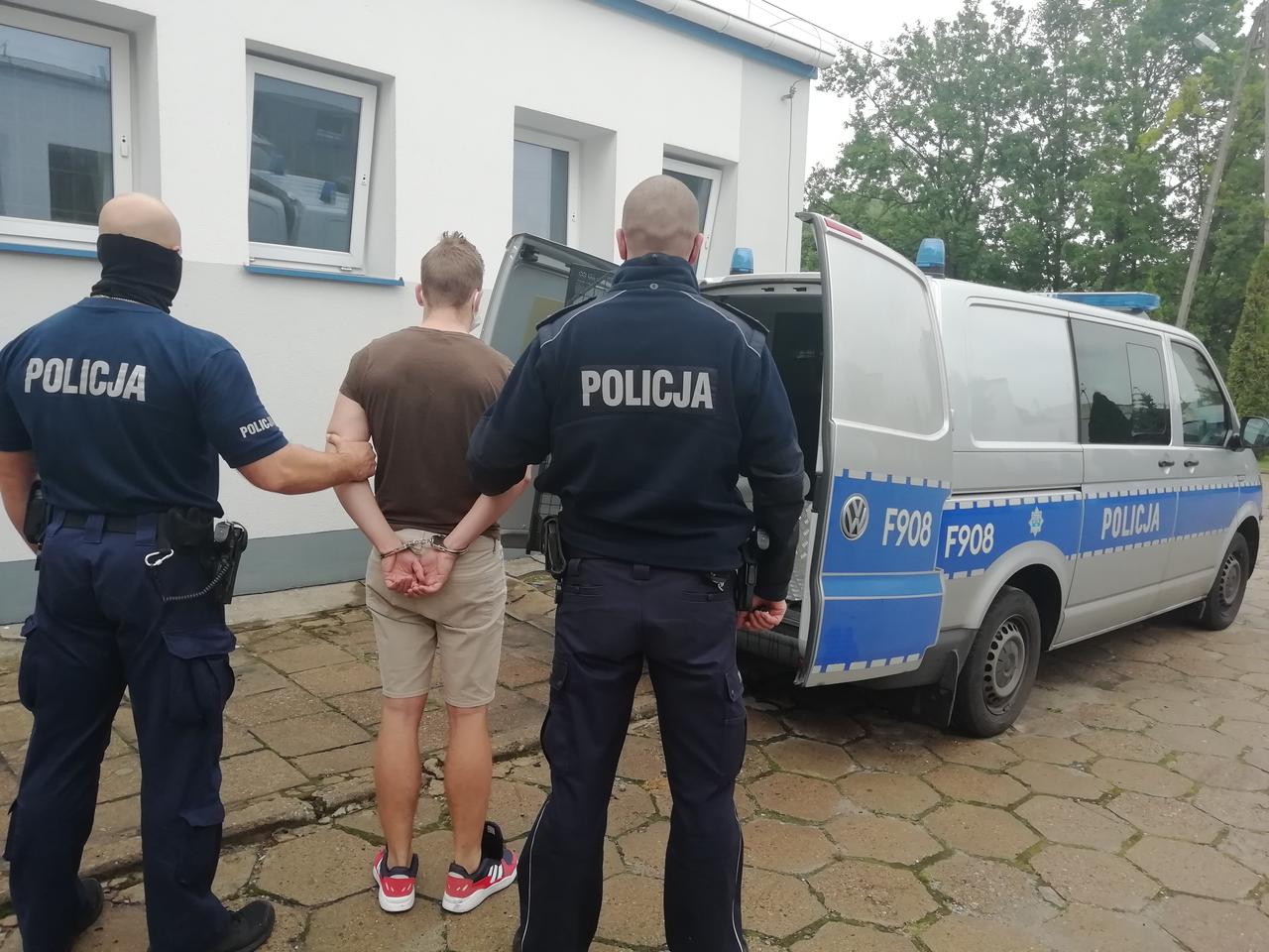 Wpadł plantator konopi indyjskich. 29-letni bełchatowianin miał w domu blisko 2,5 kg marihuany