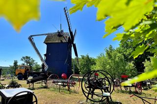 Remont wiatraków w Osiecznej 