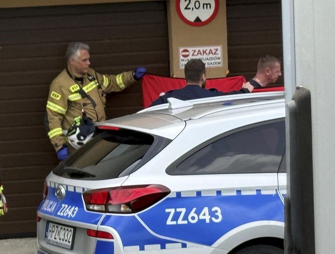 Tragedia w Ząbkach. Ciało kobiety leżało na chodniku. Na miejscu policja