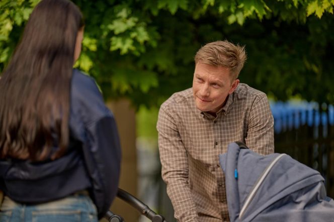 Na Wspólnej odc. 4067. Igor (Jakub Wesołowski), Julka (Maja Oświecińska)