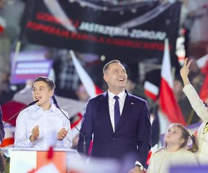 Porównujemy stroje Marty Nawrockiej i Małgorzaty Trzaskowskiej