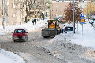 Uderzenie zimy w Toruniu! Na ulice wyruszyły piaskarki i pługi