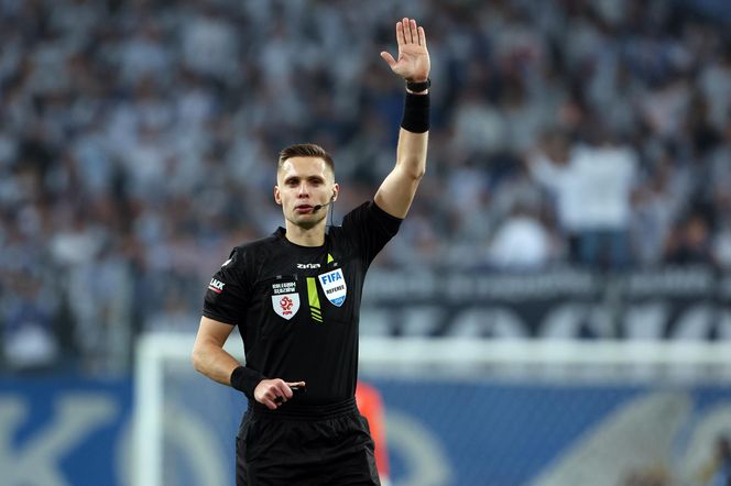 Polski sędzia piłkarski dostał cios w twarz! Pobito go na boisku, traumatyczne przeżycie