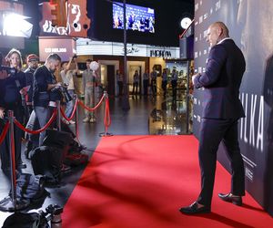 Artur Szpilka z narzeczoną Kamilą Wybrańczyk na premierze filmu Szpilka