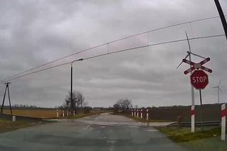 Było o włos od tragedii na przejeździe kolejowym. Świadek nie wytrzymał 