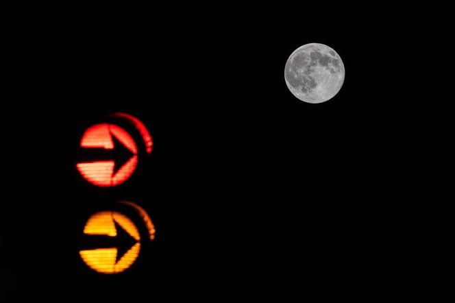 Niesamowita superpełnia Księżyca widziana z Przemyśla