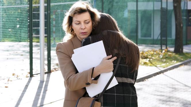 Barwy szczęścia odc. 2798: Dorota Kujawiak (Karina Seweryn), Gabrysia (Marta Juras)