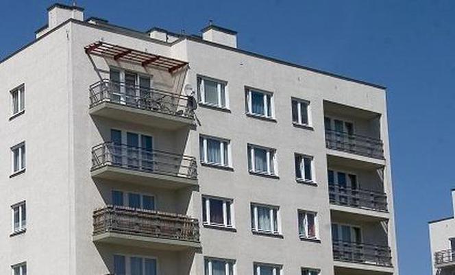 Usterki w części wspólnej nieruchomości. Kiedy remont w bloku na koszt dewelopera?